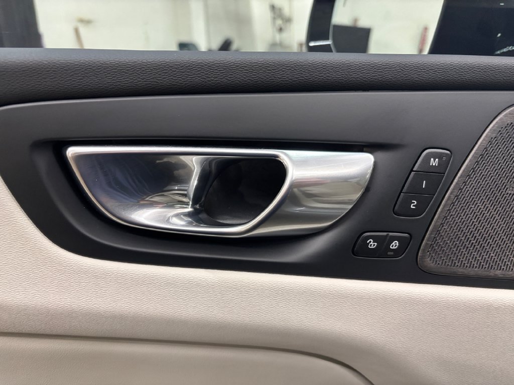 Certified 2026 Volvo XC60 T8 Ultra w/ Protection Package Premier AWD/4WD image 12