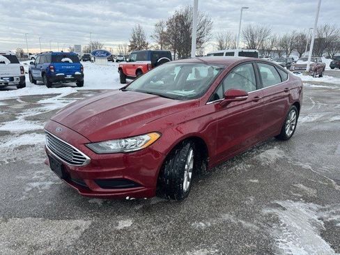 Used 2017 Ford Fusion SE image 3