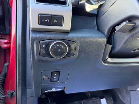 Used 2022 Ford F250 Lariat w/ Black Appearance Package AWD/4WD image 17