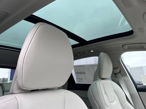 New 2026 Volvo XC60 T8 Ultra w/ Protection Package Premier AWD/4WD image 18