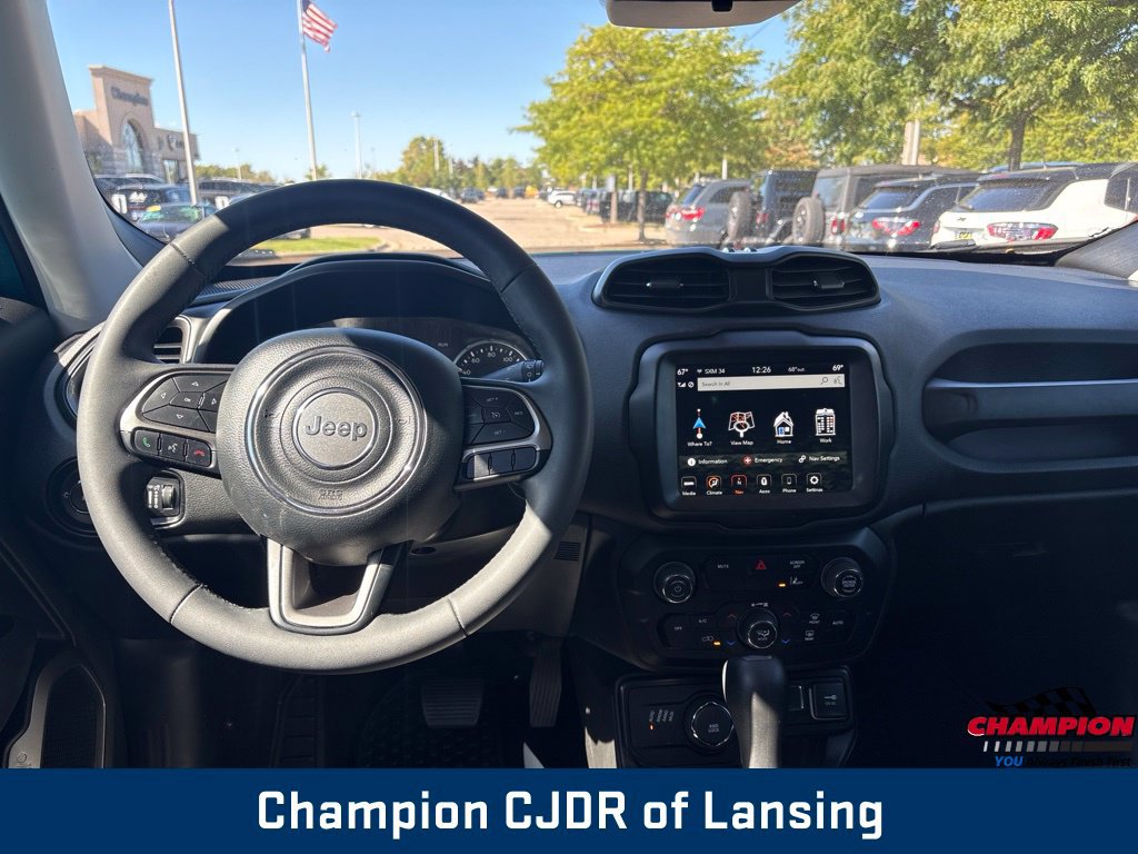 Used 2022 Jeep Renegade Latitude AWD/4WD image 2