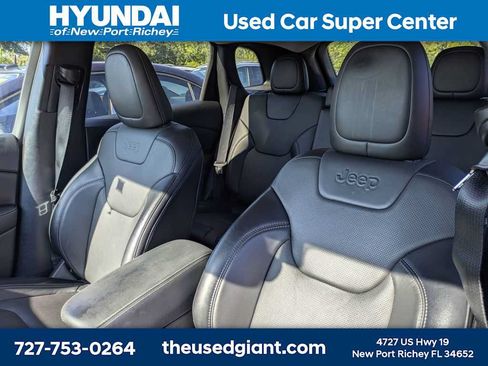 Used 2022 Jeep Cherokee Latitude Lux FWD image 3
