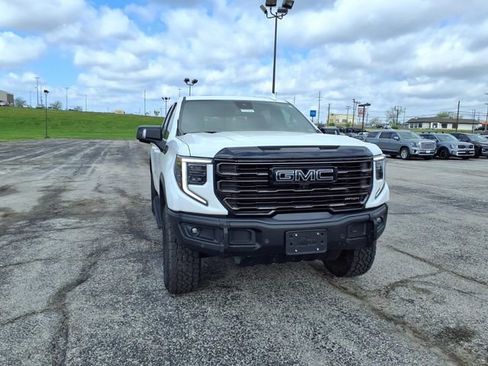 Used 2023 GMC Sierra 1500 AT4X AWD/4WD image 4