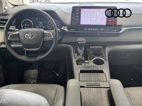 Used 2021 Toyota Sienna Limited FWD image 32