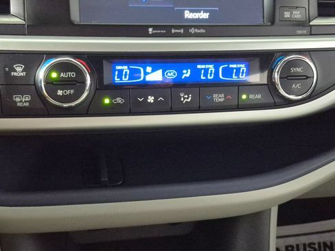 Used 2018 Toyota Highlander XLE AWD/4WD image 21