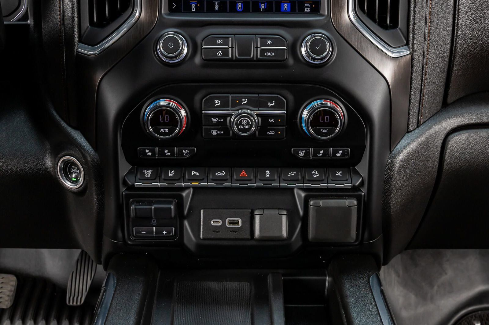 Used 2021 GMC Sierra 2500 AT4 w/ AT4 Premium Plus Package AWD/4WD image 27