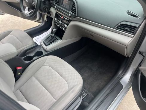 Used 2020 Hyundai Elantra SE FWD image 16