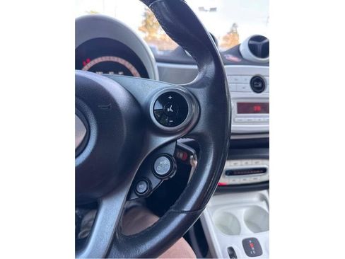 Used 2016 smart fortwo passion RWD image 30