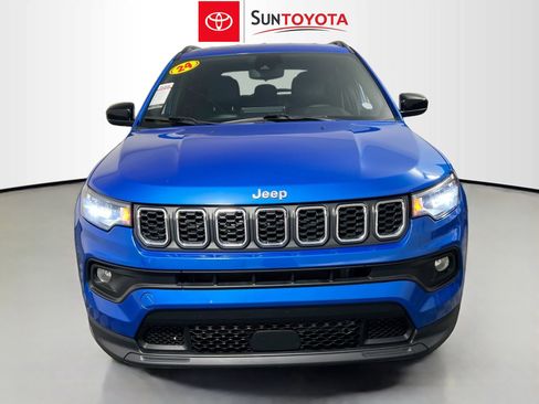 Used 2024 Jeep Compass Latitude image 10
