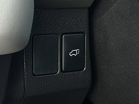 Used 2017 Toyota RAV4 Limited FWD image 31