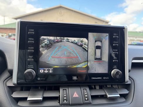 Used 2020 Toyota RAV4 Limited image 24