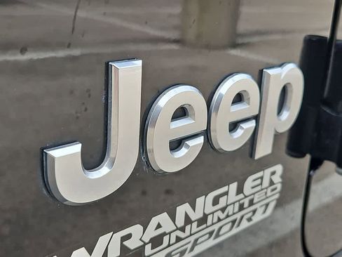 Used 2018 Jeep Wrangler Unlimited Sport image 12