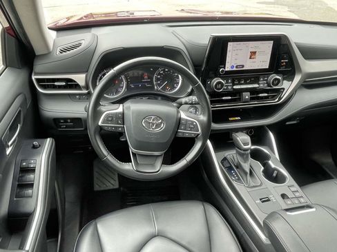 Used 2023 Toyota Highlander XLE FWD image 11