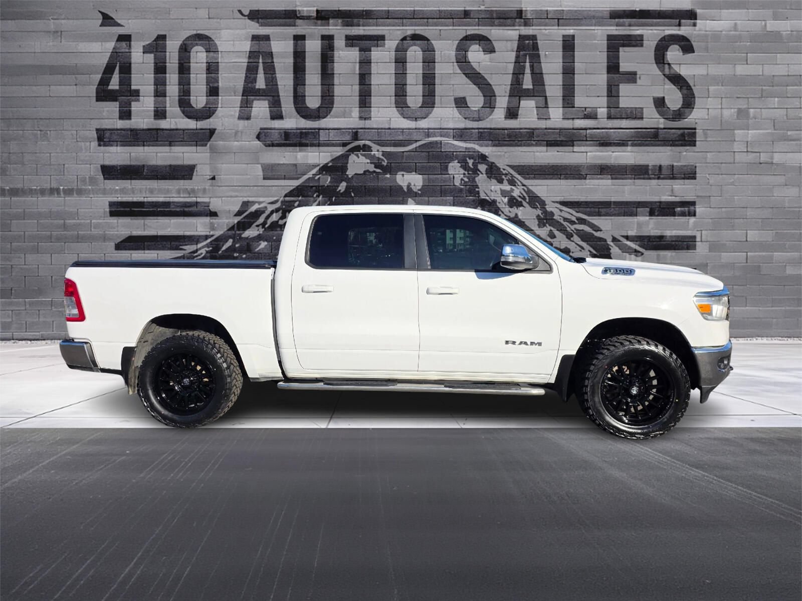 Used 2022 RAM 1500 Big Horn AWD/4WD image 2
