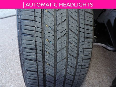 Used 2025 Nissan Rogue SL image 12