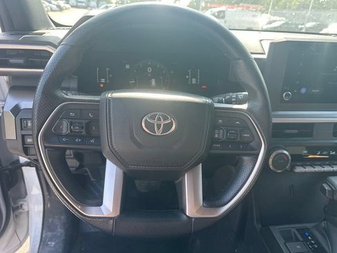 Used 2025 Toyota 4Runner SR5 AWD/4WD image 13