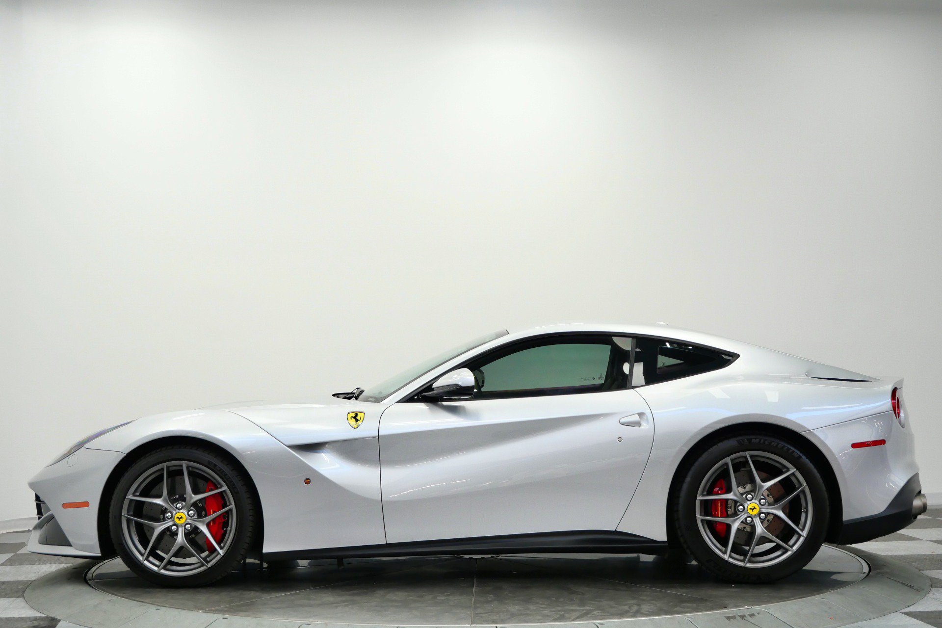Used 2015 Ferrari F12 Berlinetta RWD image 6