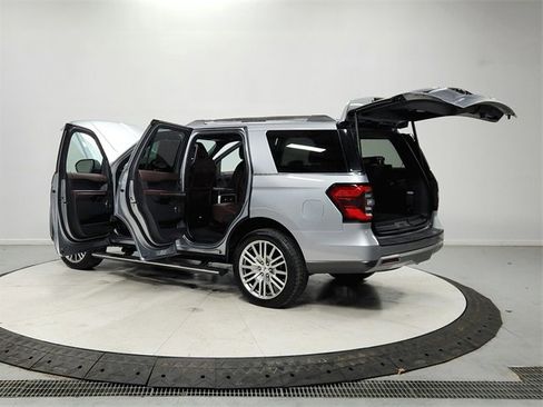 Used 2024 Ford Expedition Limited image 13