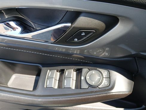 Used 2023 Chevrolet Traverse LT FWD image 14