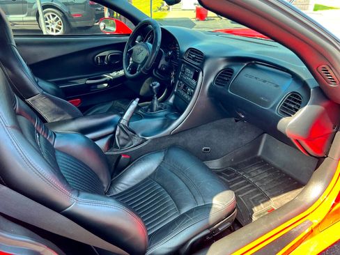 Used 2002 Chevrolet Corvette Convertible w/ Preferred Equipment Group2 image 19