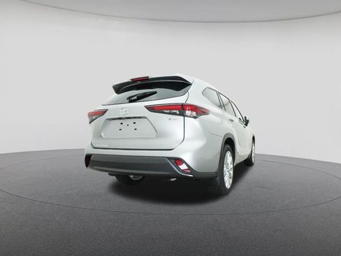 New 2025 Toyota Highlander Limited image 24