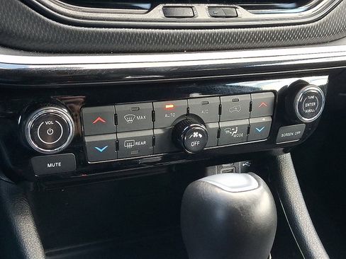 Used 2025 Jeep Compass Trailhawk AWD/4WD image 17