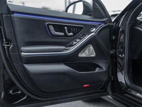 Used 2022 Mercedes-Benz S 580 4MATIC Sedan w/ 3D Technology Package image 33