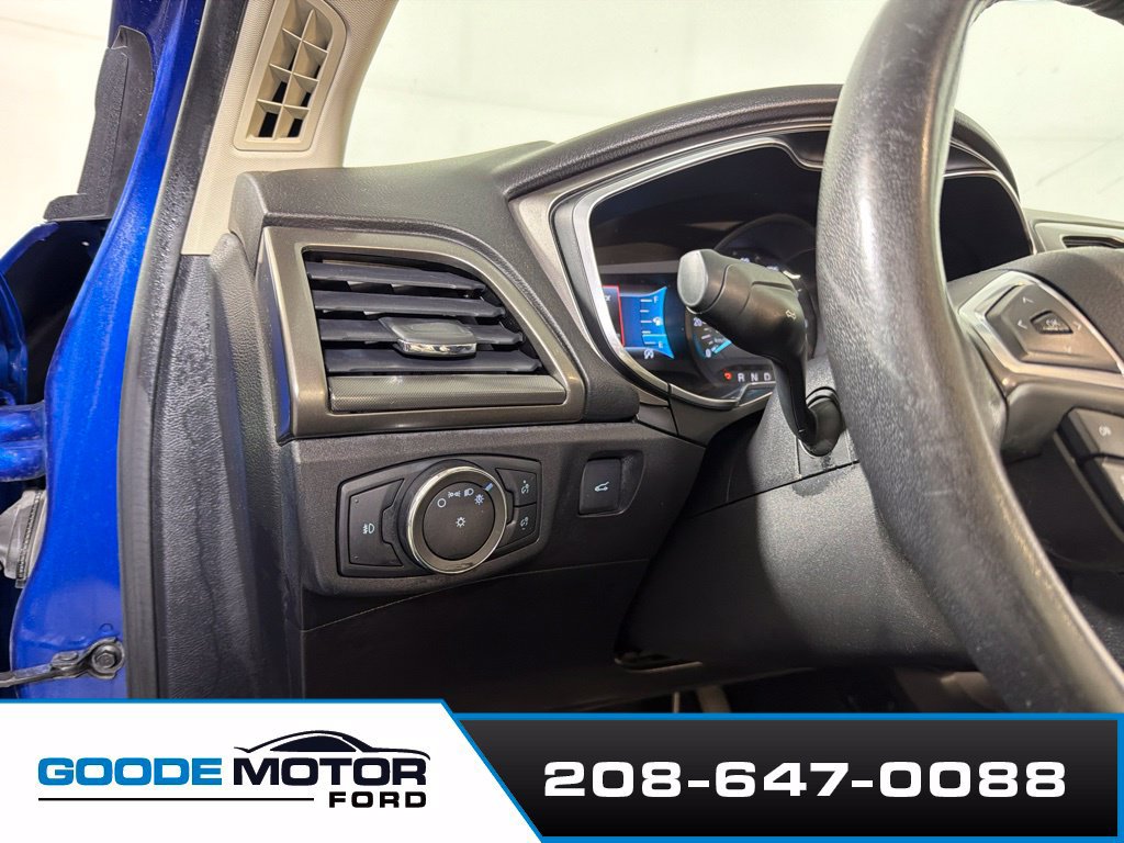 Used 2017 Ford Fusion SE w/ Equipment Group 201A FWD image 13