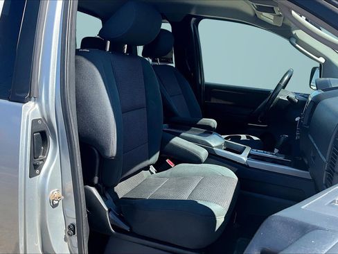 Used 2010 Nissan Titan SE w/ SE Value Truck Pkg image 7