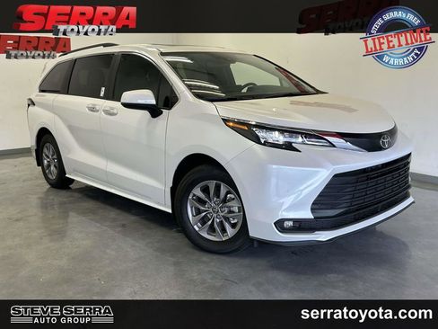 Used 2026 Toyota Sienna XLE FWD image 1