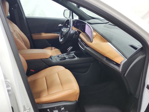 Used 2024 Cadillac XT4 Sport AWD/4WD image 9