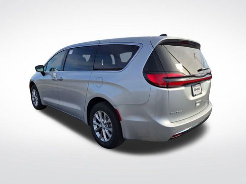 New 2026 Chrysler Pacifica Limited w/ Uconnect Theater Family Group image 5