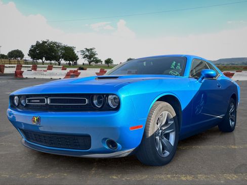 Used 2019 Dodge Challenger SXT RWD image 5