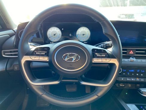 Used 2023 Hyundai Elantra SEL w/ Convenience Package FWD image 11