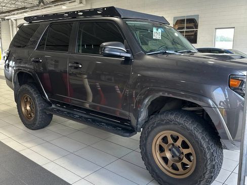 Used 2019 Toyota 4Runner TRD Off-Road AWD/4WD image 18