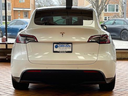 Used 2021 Tesla Model Y Long Range image 9