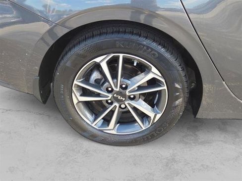 Used 2023 Kia Forte LXS w/ LXS Technology Package image 8