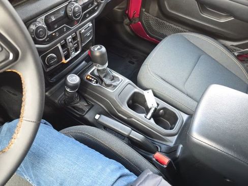 Used 2024 Jeep Wrangler Sport S image 27