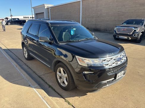 Used 2019 Ford Explorer XLT w/ Equipment Group 201A image 4