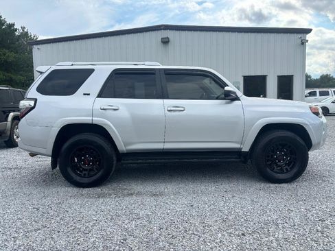 Used 2015 Toyota 4Runner SR5 AWD/4WD image 4