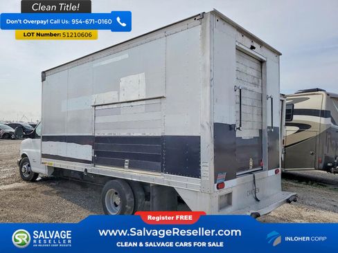 Used 2018 Chevrolet Express 4500 Extended w/ Power Convenience Package RWD image 3