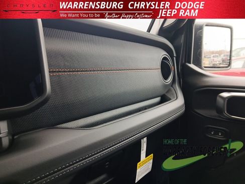 New 2025 Jeep Gladiator Mojave w/ Convenience Group image 25