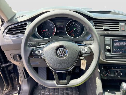Used 2020 Volkswagen Tiguan S image 11
