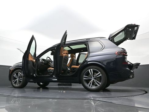 Used 2025 BMW X7 xDrive40i w/ M Sport Package image 43