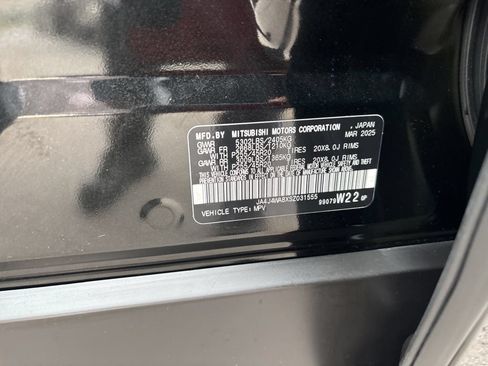 Used 2025 Mitsubishi Outlander AWD image 9