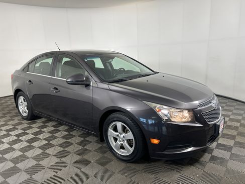 Used 2014 Chevrolet Cruze LT image 4