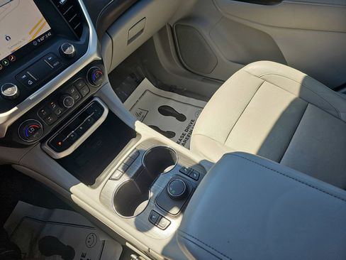 Used 2020 GMC Acadia SLT FWD image 22