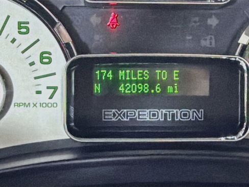 Used 2014 Ford Expedition XLT w/ Equipment Group 202A RWD image 18