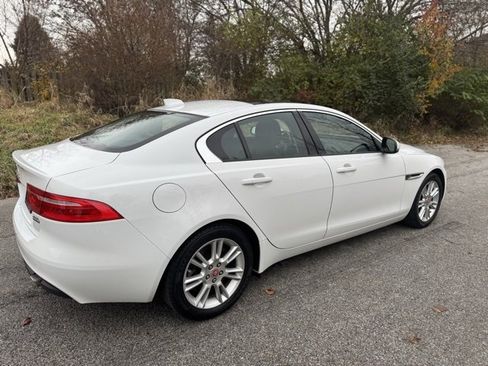 Used 2018 Jaguar XE Premium image 5