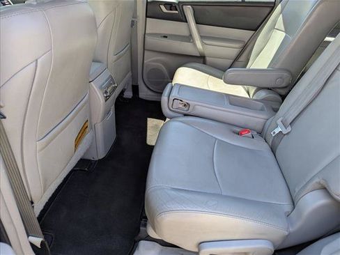 Used 2012 Toyota Highlander SE w/ Tow Pkg AWD/4WD image 19